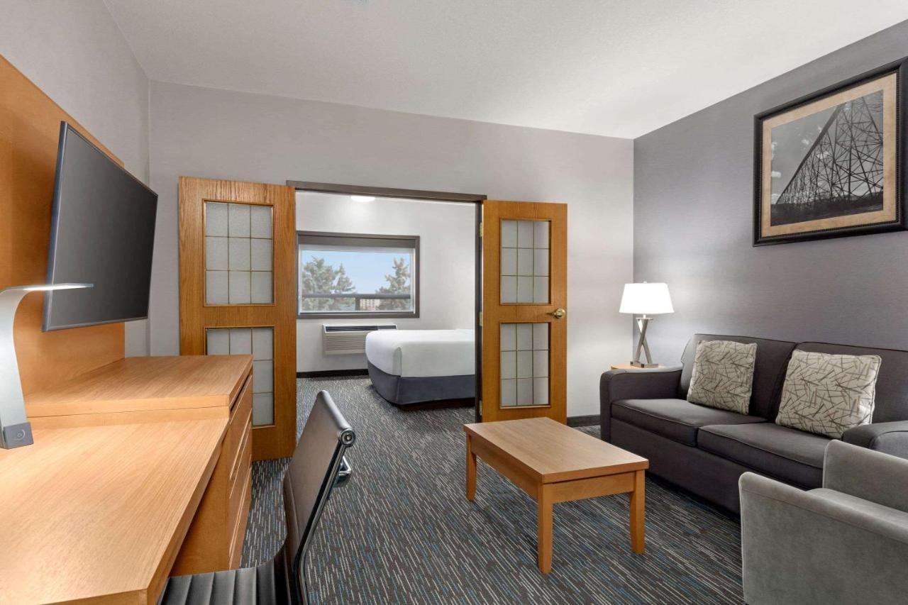 Hotel Wingate By Wyndham Lethbridge Exterior foto