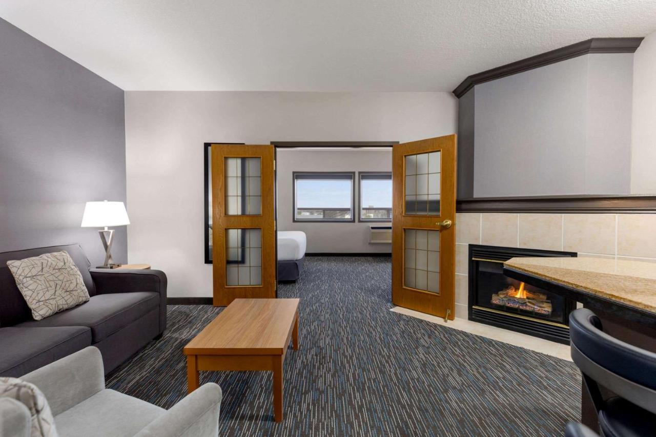 Hotel Wingate By Wyndham Lethbridge Exterior foto