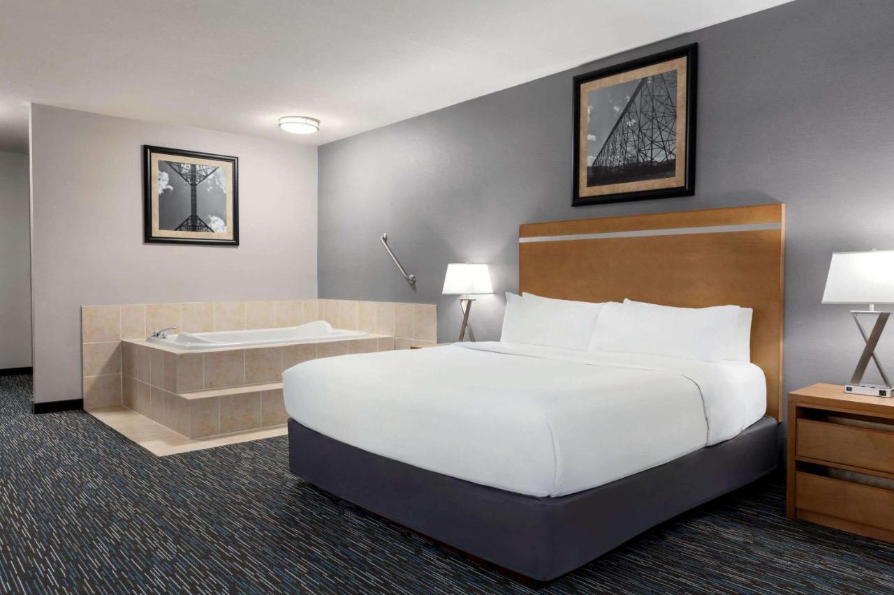 Hotel Wingate By Wyndham Lethbridge Exterior foto